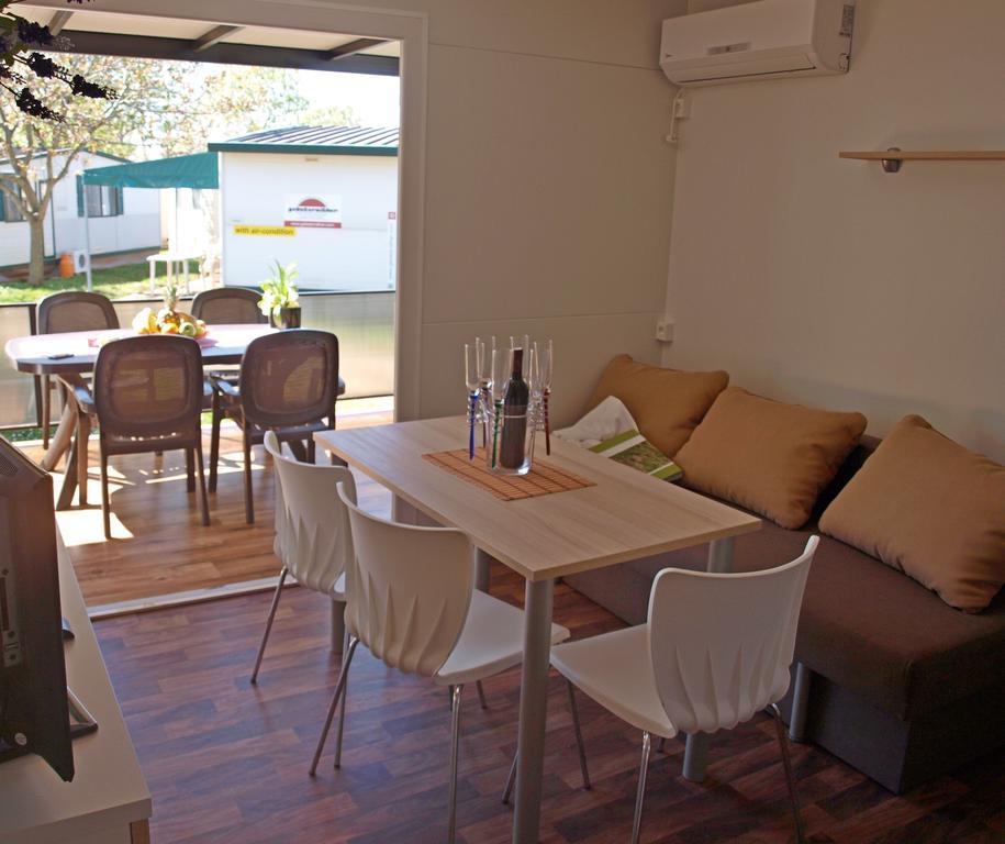 Camping Adria Mobile Home Park Umag Szoba fotó