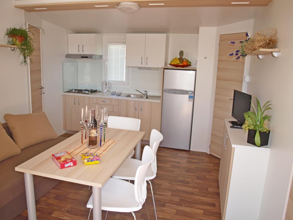 Camping Adria Mobile Home Park Umag Szoba fotó